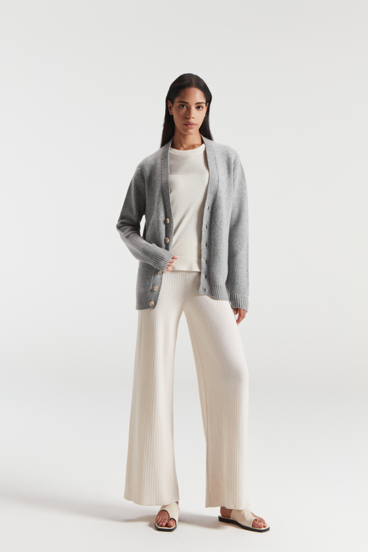 Cardigan gris du cou cachemire en cachette en c pur pour femmes
