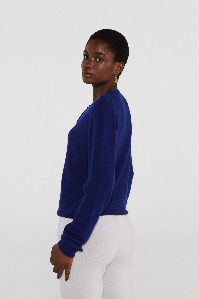 Pull cardigan en cachemire de la marine premium