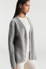 Cardigan gris du cou cachemire en cachette en c pur pour femmes