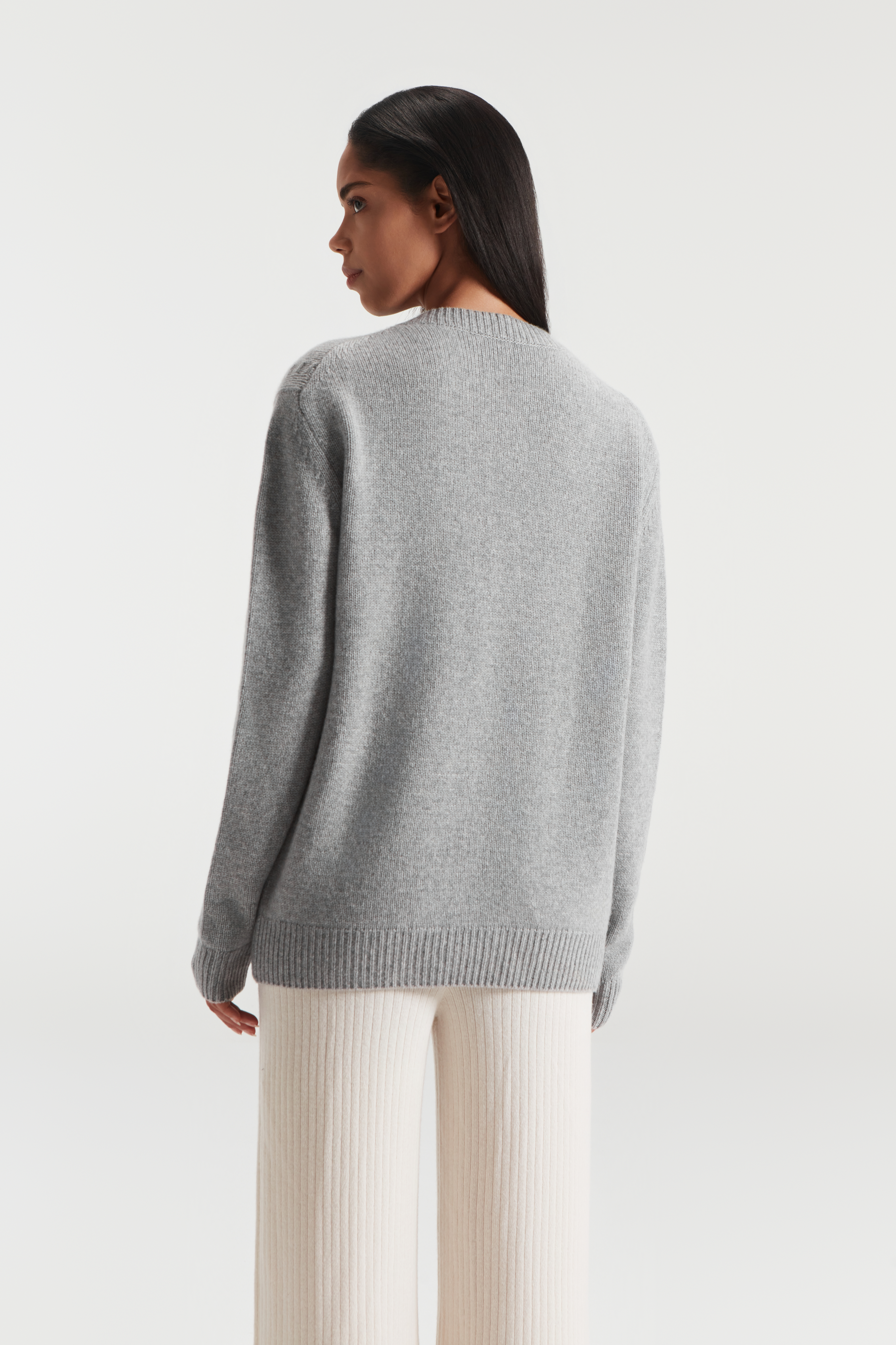 Cardigan gris du cou cachemire en cachette en c pur pour femmes