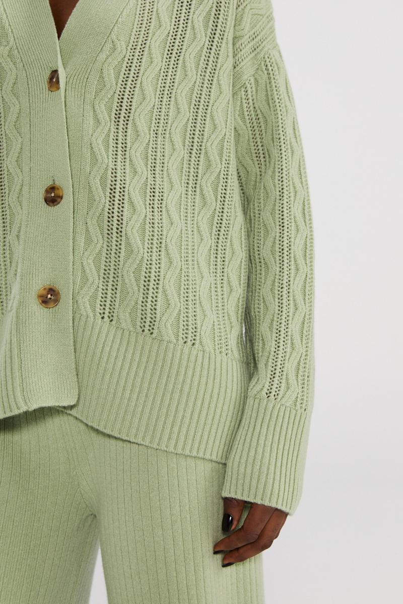 Cardigan en cachemire pur chic avec bouton