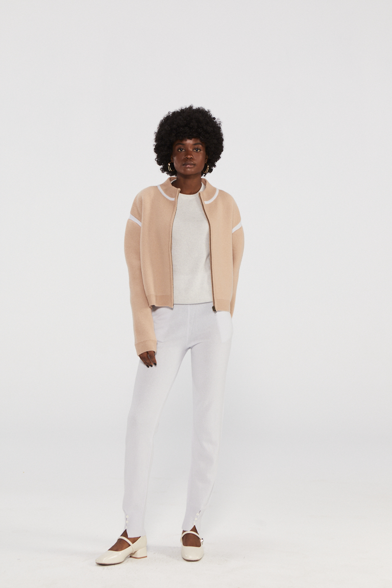 Veste de bombardier en tricot en cachemire beige avec garniture blanche
