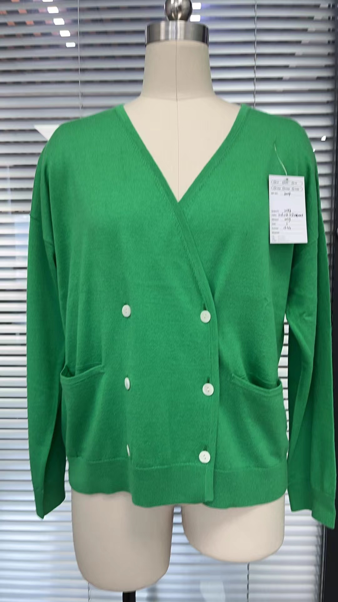 Cardigan de bouton en cachemire pur en c cachemire pur au cou pur pour femmes 
