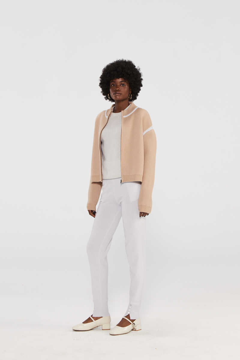 Veste de bombardier en tricot en cachemire beige avec garniture blanche