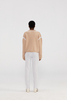 Veste de bombardier en tricot en cachemire beige avec garniture blanche