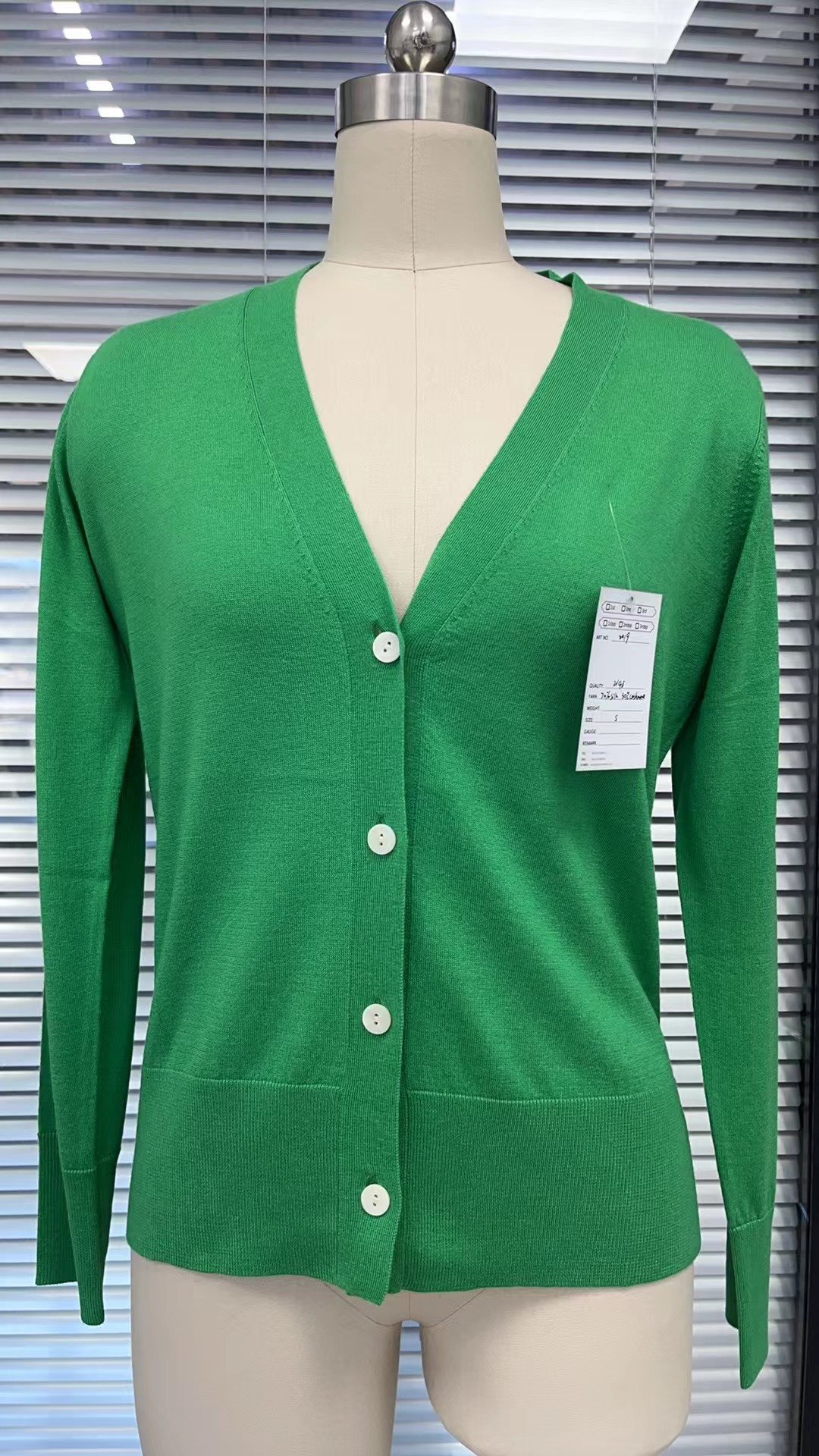 Cardigan de bouton en cachemire pur en c cachemire pur au cou pur pour femmes 