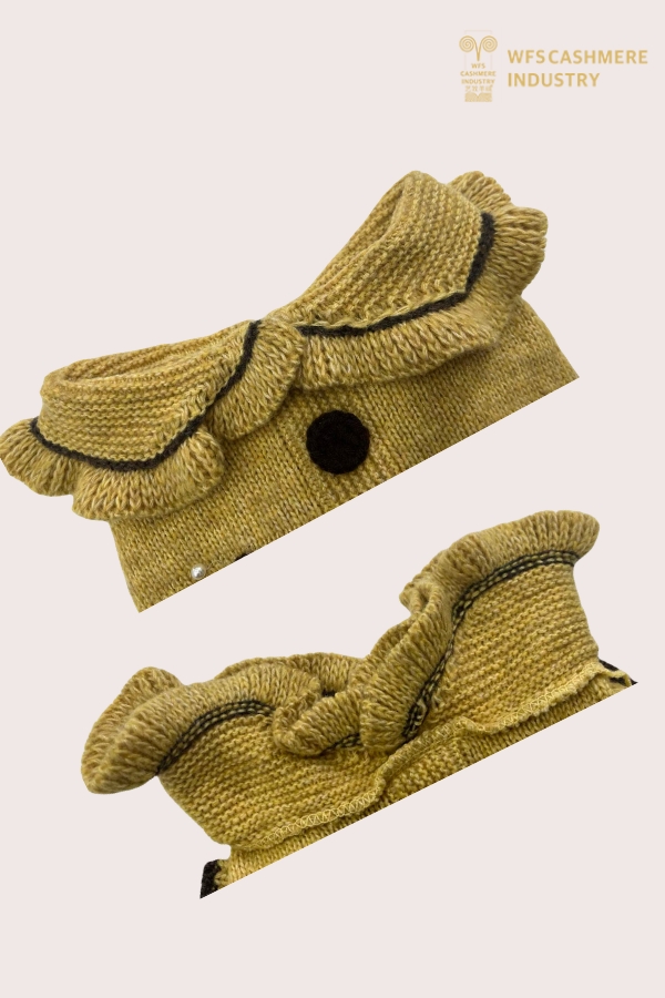 Pull pour animaux de compagnie à col volanté 7GG avec appliqué ours au crochet | OEM de tricots artisanaux pour animaux de compagnie