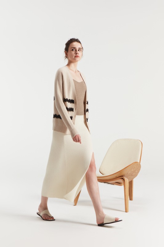 Un cardigan, trois looks&nbsp;: ma&icirc;triser la transition du d&eacute;contract&eacute; au formel